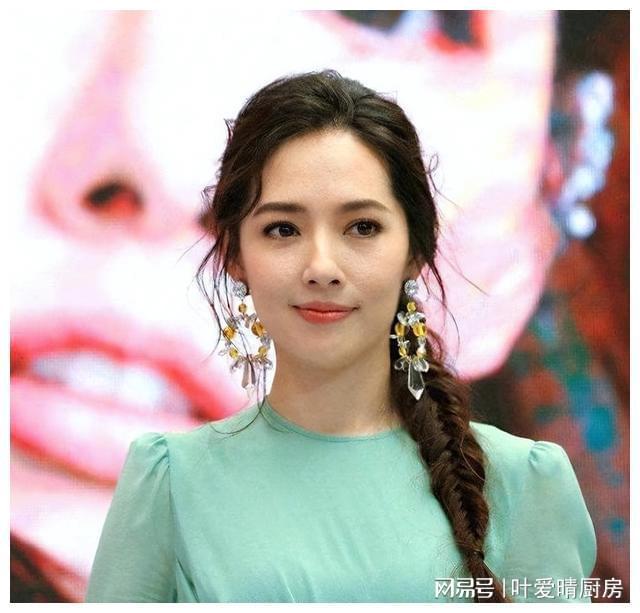 0位明星妻子哪位明星的老婆最漂亮j9九游会登录娱乐圈颜值最高的1(图30)